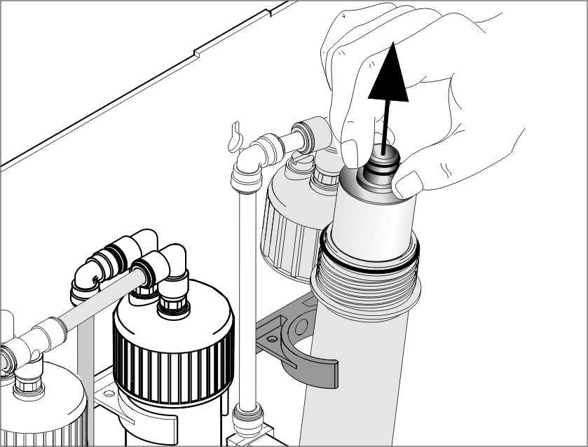 die Membranen aus dem Filtergehäuse entfernen (s. Abb. 7). Abb. 5: Lösen der Filterkappe Abb. 6: Herausziehen des Filtergehäuses Abb.