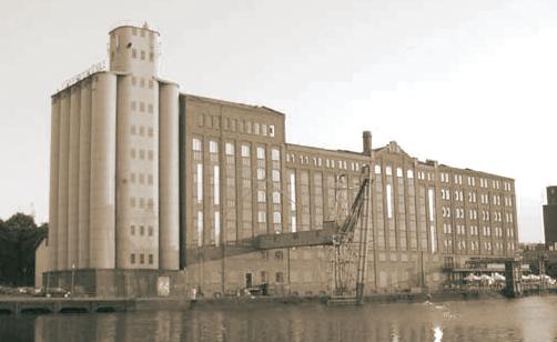 Spezialfabrik für hölzerne Bettgestelle. 1896 Verlegung der Fabrik in einen Neubau in der Rather Straße (1916 verkauft). 1910 Umwandlung in eine AG.