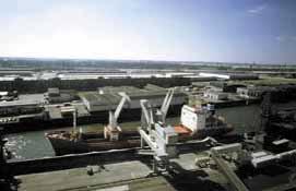 2.2 Wirtschaftsstrukturelle Bedeutung Die Umnutzung der Alten Hafenreviere rechts der Weser ist ein bedeutender Baustein der wirtschaftlichen