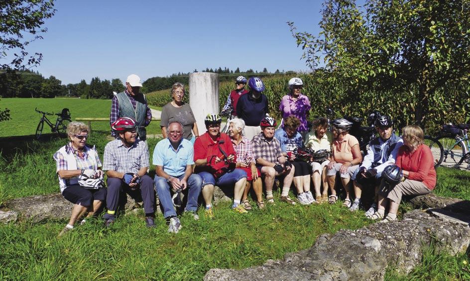 SENIOREN Die Mittwochsgruppe Ist das ganze Jahr über aktiv. Im Sommer, wenn es die Witterung zulässt, sind wir mit den Fahrrädern unterwegs, ansonsten machen wir Wanderungen.