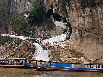 Danach, wenn es die Saison erlaubt, fahren Sie mit dem Boot zu einem entlegenen Dorf, wo sich vietnamesische Siedler niedergelassen haben.