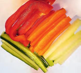 Dass frisches Obst und Gemüse vom Feld oder aus dem Treibhaus nach der Verarbeitung seinen Weg direkt in die Gastronomieküche findet, dafür sorgen sieben