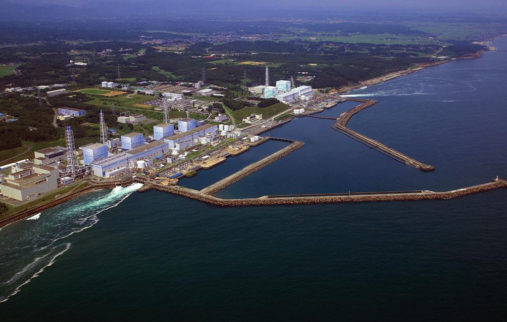 Reaktorsicherheit: Fukushima Deutsche Kernkraftwerke 5 4 3 2 6 1 Abb. 1: Kernkraftwerk Fukushima Daiichi vor dem Tsunami [1] Dateiname: Kuczera_3.pdf Kühlkreislauf erstellt werden.