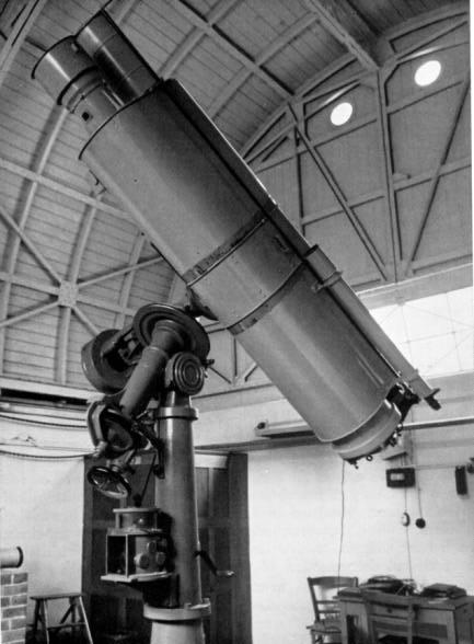 AG Astrograph, Zeiss/Jena, 1924 1924 wurde der 8,5cm-AG-Zonen-Astrograph (Brennweite 2,06m) angeschafft - Hersteller war Zeiss in Jena. AG bedeutet Astronomische Gesellschaft.