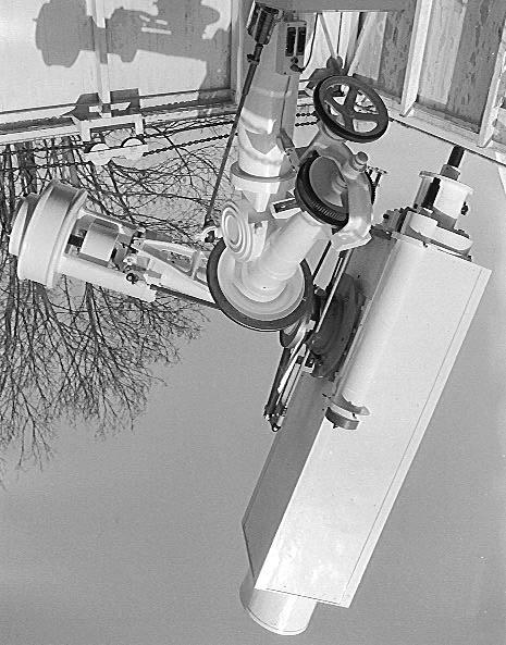 Der Salvador Spiegel Quelle: Hamburger Sternwarte Der Salvador Spiegel ist das Nachfolgeinstrument auf der Montierung des ersten Schmidt- Spiegels, einer Deutschen Montierung von Zeiss.