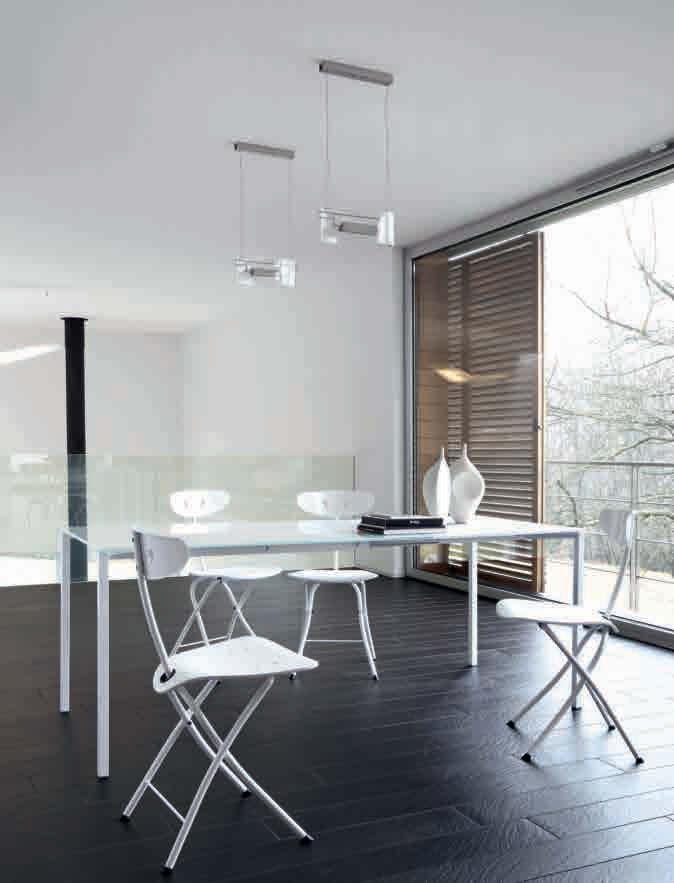 Più_design Chiaramonte e Marin Tavolo / Table / Tisch / Table Fli Più Più è una sedia pieghevole dedicata al senso di ospitalità e alla praticità di utilizzo, interpretati mediante l originalità