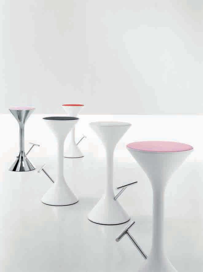 For the essential yet unique shape, for the fluidity of its volumes and for all its technical features, Sym is a stool that plays a leading role in any space.