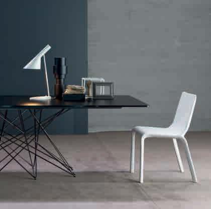 Sicla_Bartoli Design Tavolo / Table / Tisch / Table Octa Sicla è una sedia imbottita con struttura in acciaio,