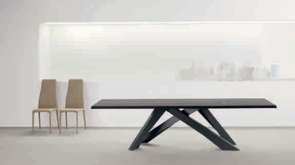 Rest hi_design Dondoli e Pocci Tavolo / Table / Tisch / Table Big Table Rest hi è la versione della collezione con schienale alto: una soluzione particolarmente indicata per un ambiente elegante, che