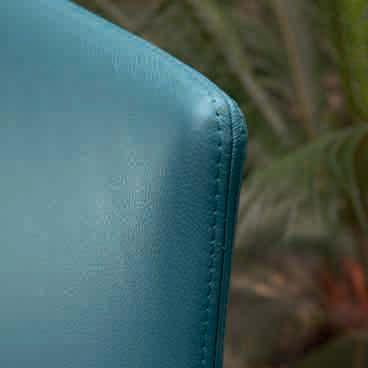 Filly large_bartoli Design Filly è una famiglia di sedute imbottite caratterizzate da un rivestimento sfoderabile in pelle,