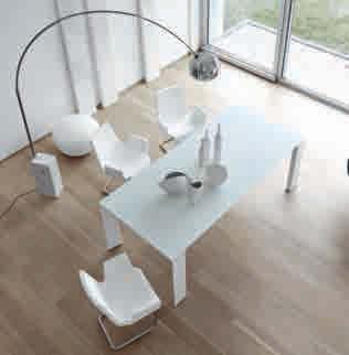 Skip arm_design Karim Rashid Tavolo / Table / Tisch / Table Twice Skip arm è la sedia con braccioli, una delle varianti disponibili
