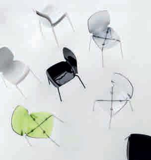 Legs are in chromed steel or painted in a range of finishes. Die Sitzfläche des stapelbaren Stuhls Loto ist in den Farben transparent, Rauchgrau, Grün, deckend Weiß oder deckend Schwarz erhältlich.