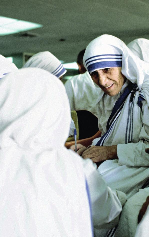 1948 beginnt Mutter Teresa ihren Dienst an den Ärmsten der Armen. Als sich ihr junge Frauen anschließen, gründet sie 1950 den Orden der Missionarinnen der Nächstenliebe (Missionaries of Charity).