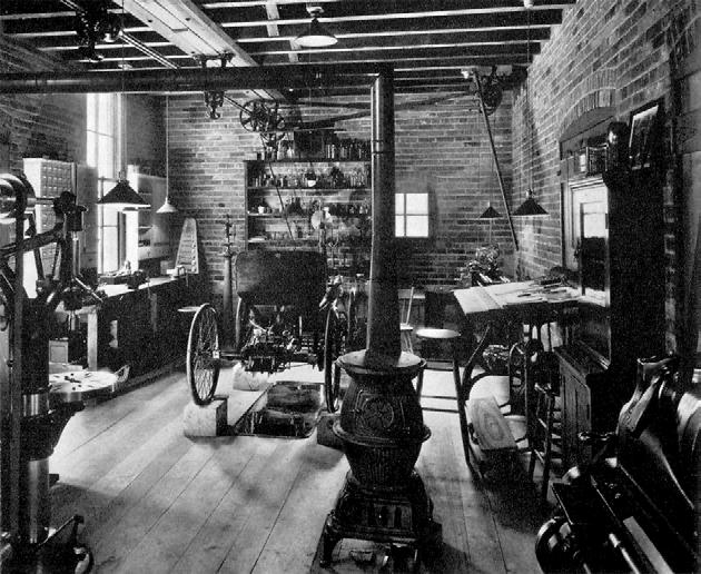 Ford & Company: wie alles begann Wo alles begann: in einem kleinen Schuppen hinter Henry Fords Haus in der Bagley Avenue in Detroit.