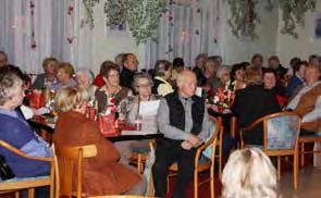 Im festlichen Rahmen der Gaststätte Feriensiedlung in Neuendorf wurde Türchen für Türchen des Adventskalenders mit