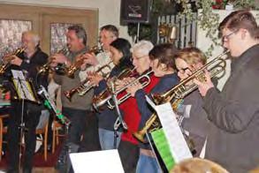 Mit Weihnachtsliedern, gespielt von der Musikschule Fröhlich unter Leitung von Frau Felis, wurden die Gäste