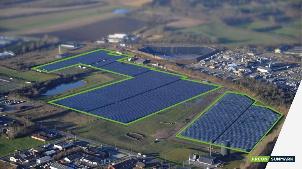 WORLD S LARGEST SOLAR HEATING PLANT WITH SEASONAL STORAGE, VOJENS (DK) Vojens, DK: Solar system: 49 MW, 70.000 m² aperture area Pit storage: 200.000 m³ water with 70cm floating insulation at the top.