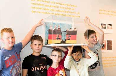 Die 28 besten Arbeiten der jungen Fotografen, die mit dem Deutschen Jugendfotopreis 2015 ausgezeichnet wurden, präsentiert nun die Stiftung Haus der Geschichte in ihrem Pavillon in Bonn.