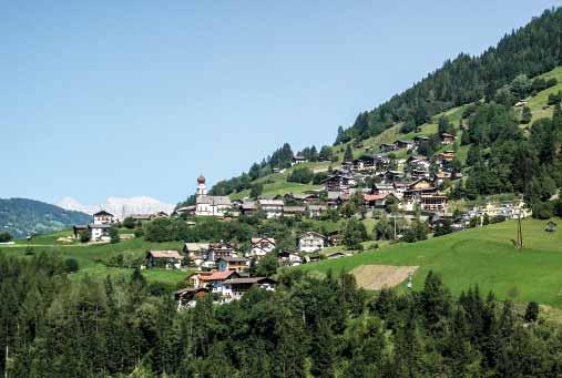 TRADITION GEOGRAFIE 2017 GEOGRAPHIE UND VERKEHRSLAGE Das Pitztal ist ein südliches Seitental des Inntals. Es dringt bei Imst (720 m Seehöhe) ca. 40 km in den Gebirgsstock der Ötztaler Alpen vor.