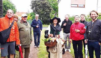 Natürlich durfte auch die Taunushymne Kronberg mei alles nicht fehlen. Tradition bei diesem Sommerfest des Männergesangvereins ist, dass die Männer und Sangesfrauen ihre Gäste aufs Beste bewirten.