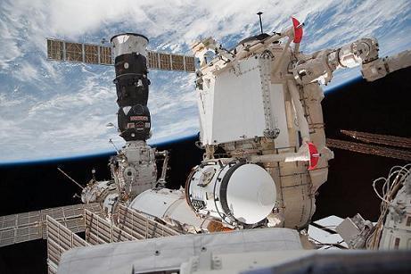 Rasswjet Rasswejet ist ein weiteres Modul auf der russischen Seite der ISS. Es ist mit 6 Metern Länge und 2.35 Metern Durchmesser bei 8.1 Tonnen ein eher kleineres Modul.