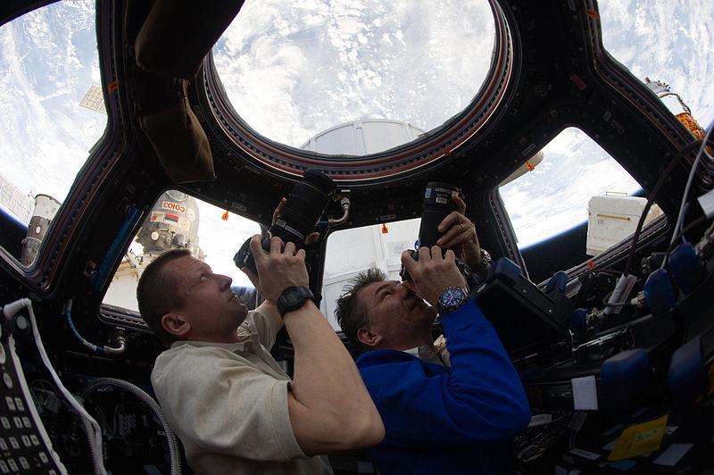 5 Meter Länge und 2.95 Meter Durchmesser. Cupola dient als Aussichtplattform und Beobachtungsstation der ISS.