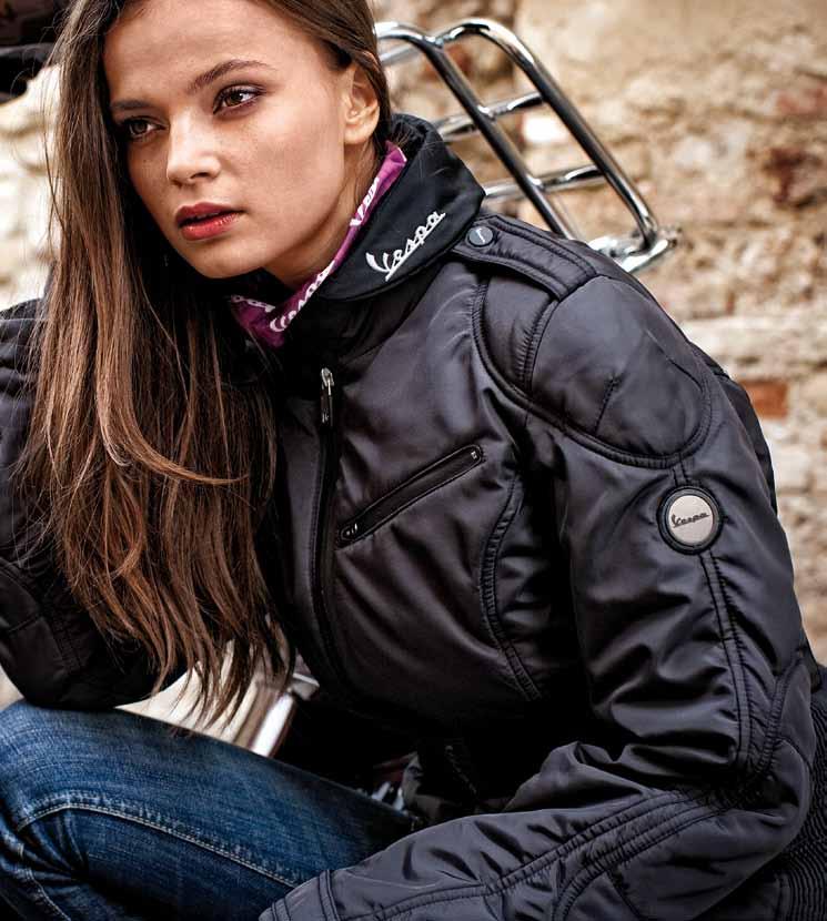 Damen Nylon Jacke mit Protektoren Material: Nylon und Polyester Ellenbogen- und Schulterpartien sind mit herausnehmbaren CE-zertifizierten Betac Protektoren ausgestattet Tartan-Innenfutter Sehr