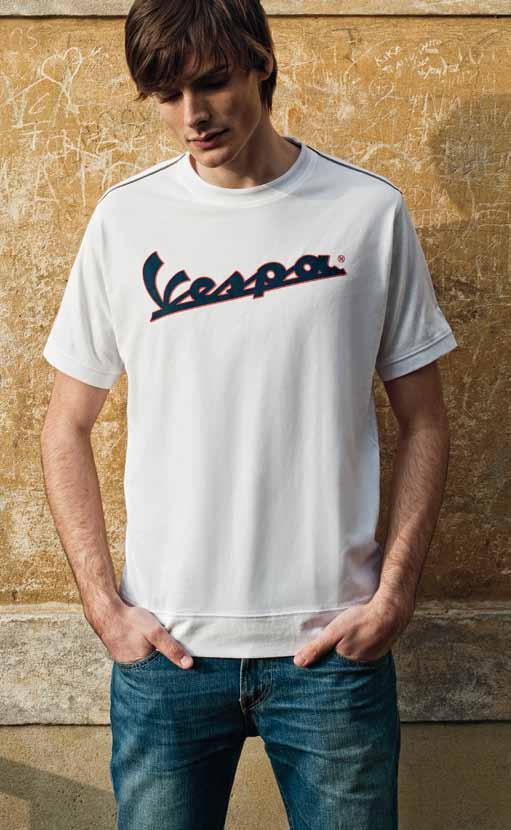 Herren Vespa T-Shirt Material: Baumwolle Mit farblich aufgedrucktem Vespa Schriftzug vorn und Kontraststreifen auf den Schultern Farben: