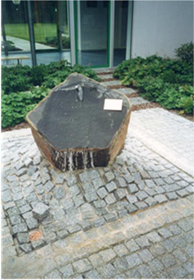 1998 zur Spendenübergabe damit begründet, dass durch die Unterstützung zur Errichtung des Brunnensteins über viele Jahrzehnte an das Wirken von Neusorger Sozialdemokraten in der Gemeinde Neusorg