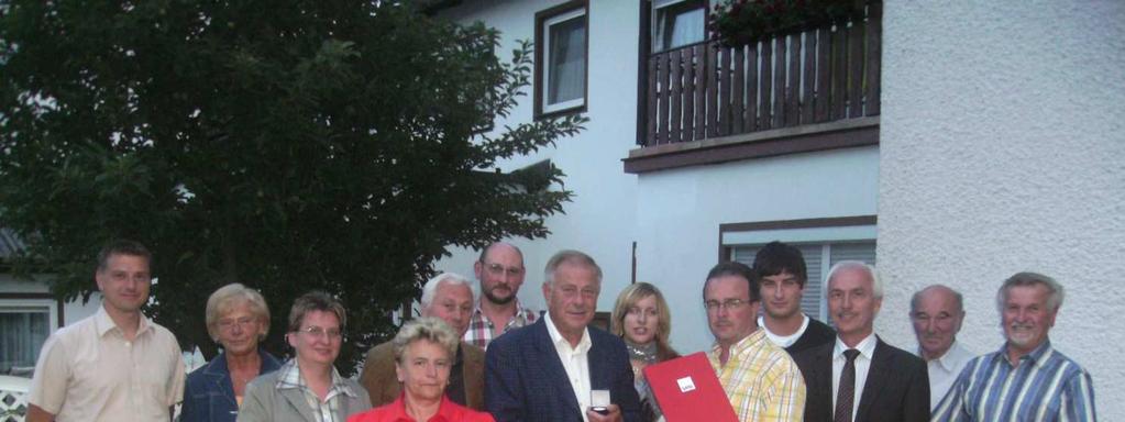 Altbürgermeister Günther König wird im Juli 2008 zum Ehrenvorsitzenden des SPD-Ortsvereins Neusorg ernannt. Bürgermeister a. D. Günther König ist Ehrenvorsitzender der Neusorger Sozialdemokraten.