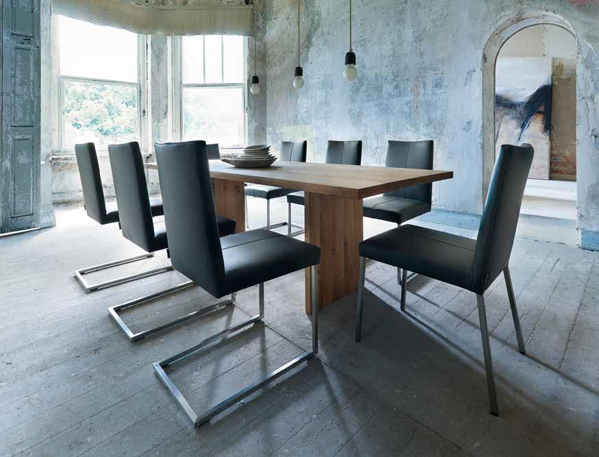 Haltung zeigen, ohne zu dominierend zu wirken - das ist die hohe Kunst. In diesem Stuhlprogramm Contur Penthouse vereint sich klares Design mit internationalem Zeitgeist.