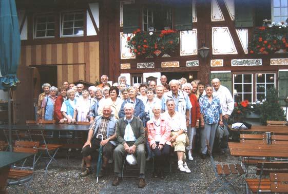 Rot-Kreuz-Senioren im Bauernhofmuseum Illerbeuren 50 Senioren und Helfer besichtigten das Bauernhofmuseum in Illerbeuren, das 1955 eröffnet wurde.