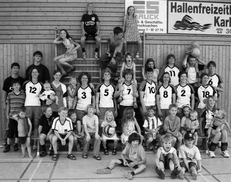 VOLLEYBALL Volleyball im KSV Klein-Karben Die Volleyballabteilung umfasst derzeit zwei Damenmannschaften, eine weibliche A-Jugend-Mannschaft und eine Mixed-Mannschaft.