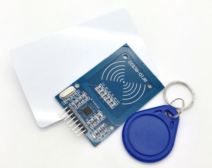 Aufgabe: Mit Hilfe eines Arduino-Mikrocontrollers soll ein RFID-TAG ausgelesen werden. Sofern es sich um den richtigen TAG handelt, soll eine Leuchtdiode für 5 Sekunden leuchten.