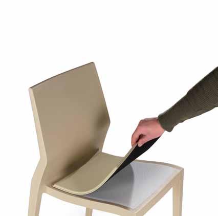 Die ironische und die weise Seite eines Stuhls farblich harmonierende oder kontrastierende Sitzkissen.
