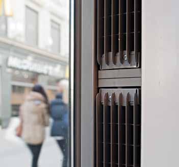 Der Luftschleier ermittelt, wie oft die Tür geöffnet und wieder geschlossen wird, misst die Außen- und Innentemperatur oder sogar die Temperatur des Rücklaufwassers und bietet dadurch wirksamen