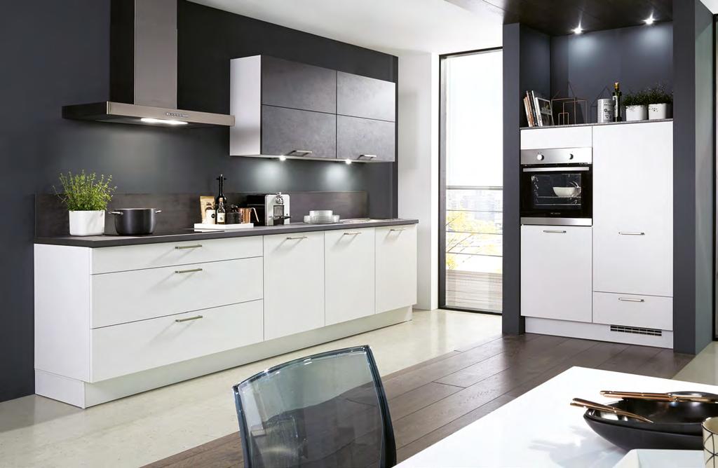 Küche RIVA, grifflos, Weißbeton Nachbildung, Ca.-Maße: 45 x 110 + 160 cm.