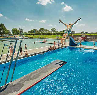 BREMER BÄDER: HINEIN INS VERGNÜGEN Freibadsaison 2017 Mit den ersten warmen Tagen heißt es für viele Schwimmfreunde: ab in die Freibäder!