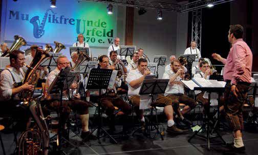 43. Tag der Blasmusik Die Egerländer vom Rhein Pfingstsamstag 3. Juni 19.00-22.00 Uhr Gute Volksmusik ist nicht klein zu kriegen und sie bringt Menschen Freude.