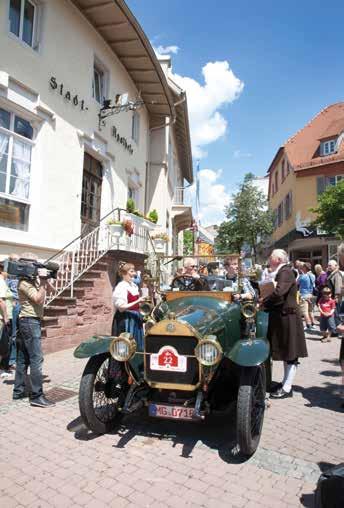 Ferienstraßen für Genießer Rund 20 Touristische Straßen gibt es in Baden-Württemberg. Sie führen den Reisenden durch die schönsten Landschaften und zu den berühmten Sehenswürdigkeiten des Landes.
