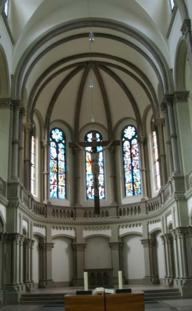 Abbildung 36: zum Vergleich die Apsis der Mathäuskirche in Stuttgart Abbildung 37: mit der Apsis der Spacerowa Synagoge