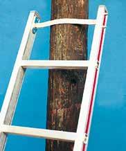 Die Leiter nur mit speziellem Zubehör nicht mit der Sprosse an Stangen, Rohre und Ähnliches anlegen.