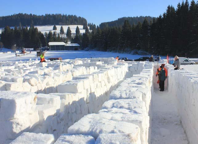 Kurzmeldungen Ein Irrgarten aus Schnee In Bernau im Schwarzwald wurde ein Irrgarten aus Schnee gebaut. Aus verdichtetem Schnee wurden Blöcke gesägt und aufgeschichtet.