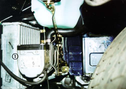 HYDRONIC in den Gerätehalter - aus dem Einbausatz - einsetzen und befestigen (siehe Bild 5) Die HYDRONIC mit montierter Montagescheibe in