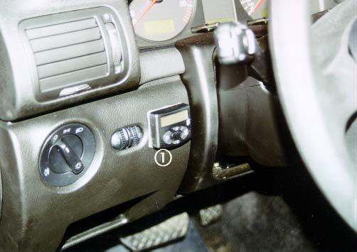 Fahrzeuge mit Klimaautomatic / Climatronic (s. Skizze 4) Gebläseschalter ausbauen.