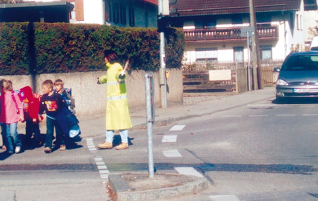 Eversbuschstraße (vor der Schule) Die Polizei hilft weiter Für Ihre Schule zuständige