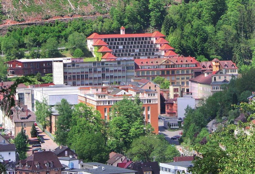 7 Schramberg, Gaishalde, Junghansfabrik mit Terrassenbau von Philipp Jakob Manz. tionalisierung aller Baubereiche.