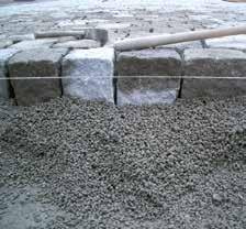 getrieben werden. Drainbeton Drainbeton ist ein haufwerksporiger, hohlraumreicher Beton für Entwässerungsaufgaben.