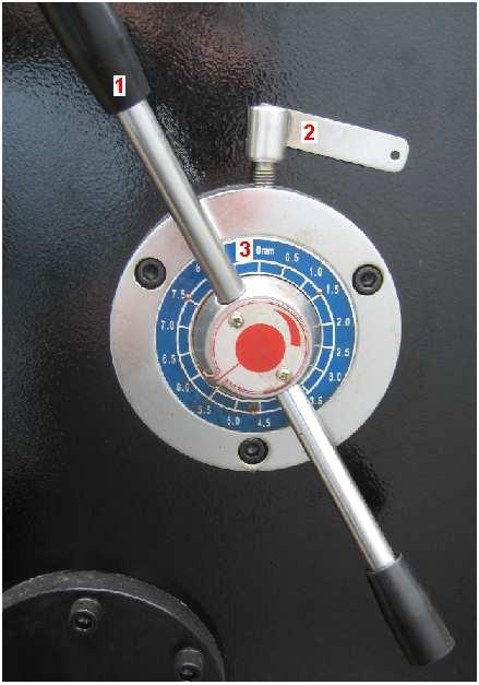 Hydraulische Tafelblechscheren MHTS (4-12mm) Schnittspalteinstellung Je nach zu schneidender Materialstärke und Güte, sollten die Messer eingestellt werden, um optimale Ergebnisse zu erzielen.