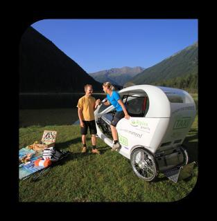 Alpine Pearls... Urlaub mit Mobilitätsgarantie in den schönsten Alpenorten Europas! ist die Dachmarke für ein Netzwerk von Tourismusorten im gesamten Alpenraum, gegründet 2006.